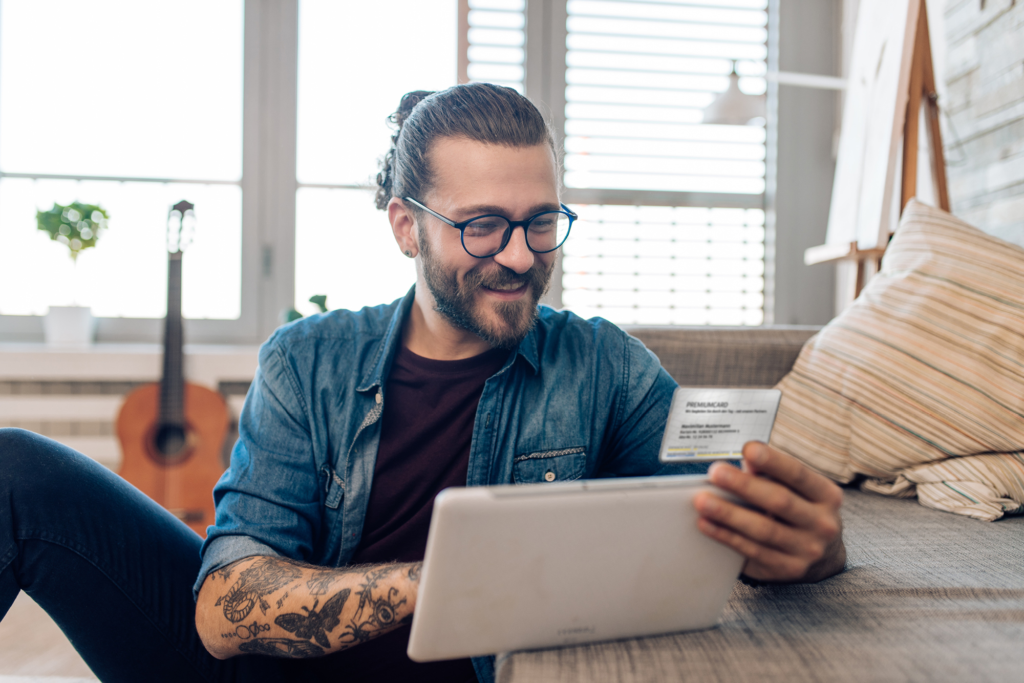 People Onlineshopping Tablett Mann